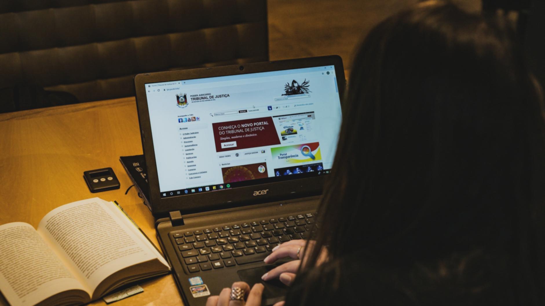 Análisis de datos financieros y reportes de progreso